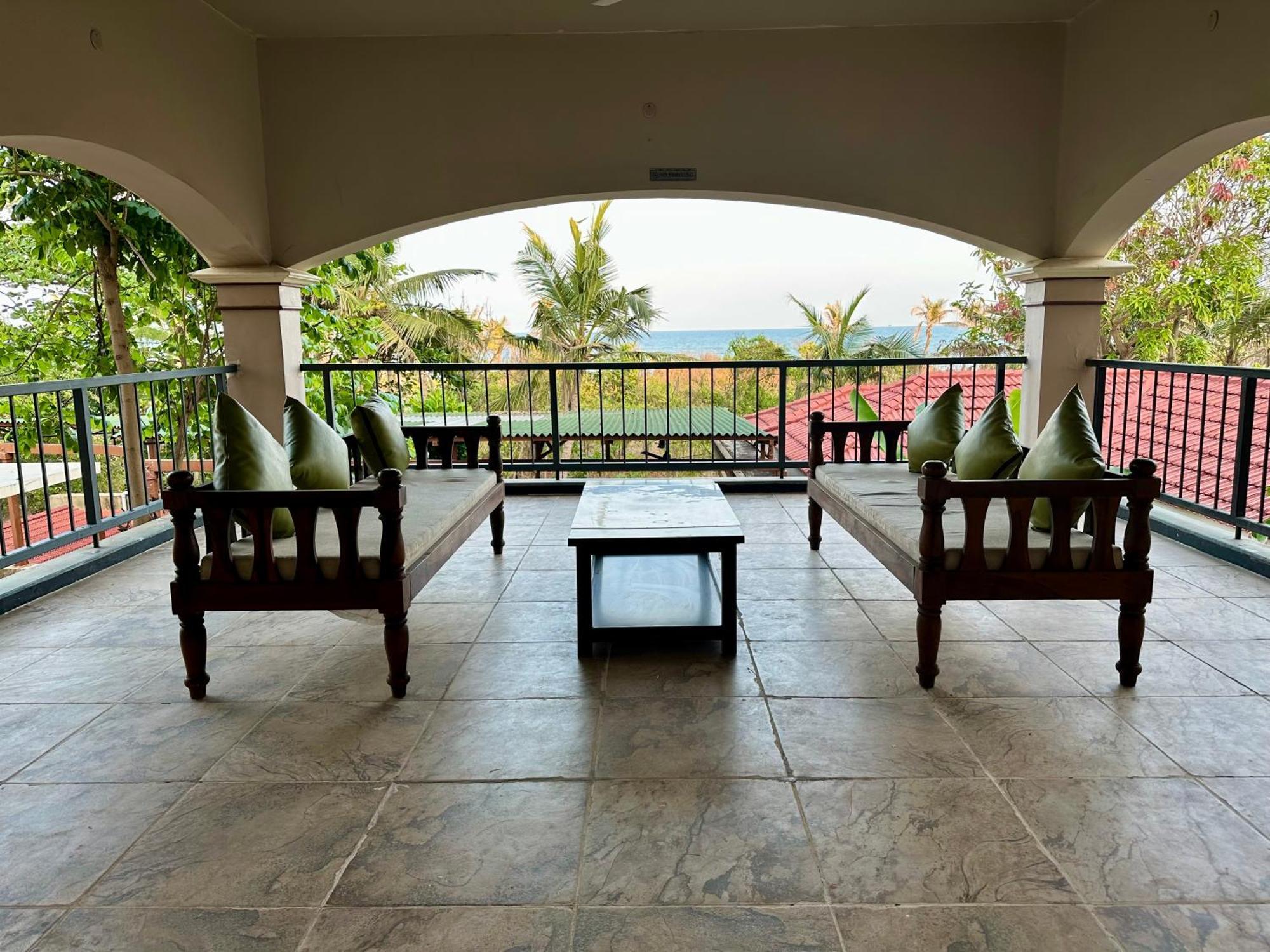 Costa Verde Luxury Seafront Villa チェンナイ エクステリア 写真