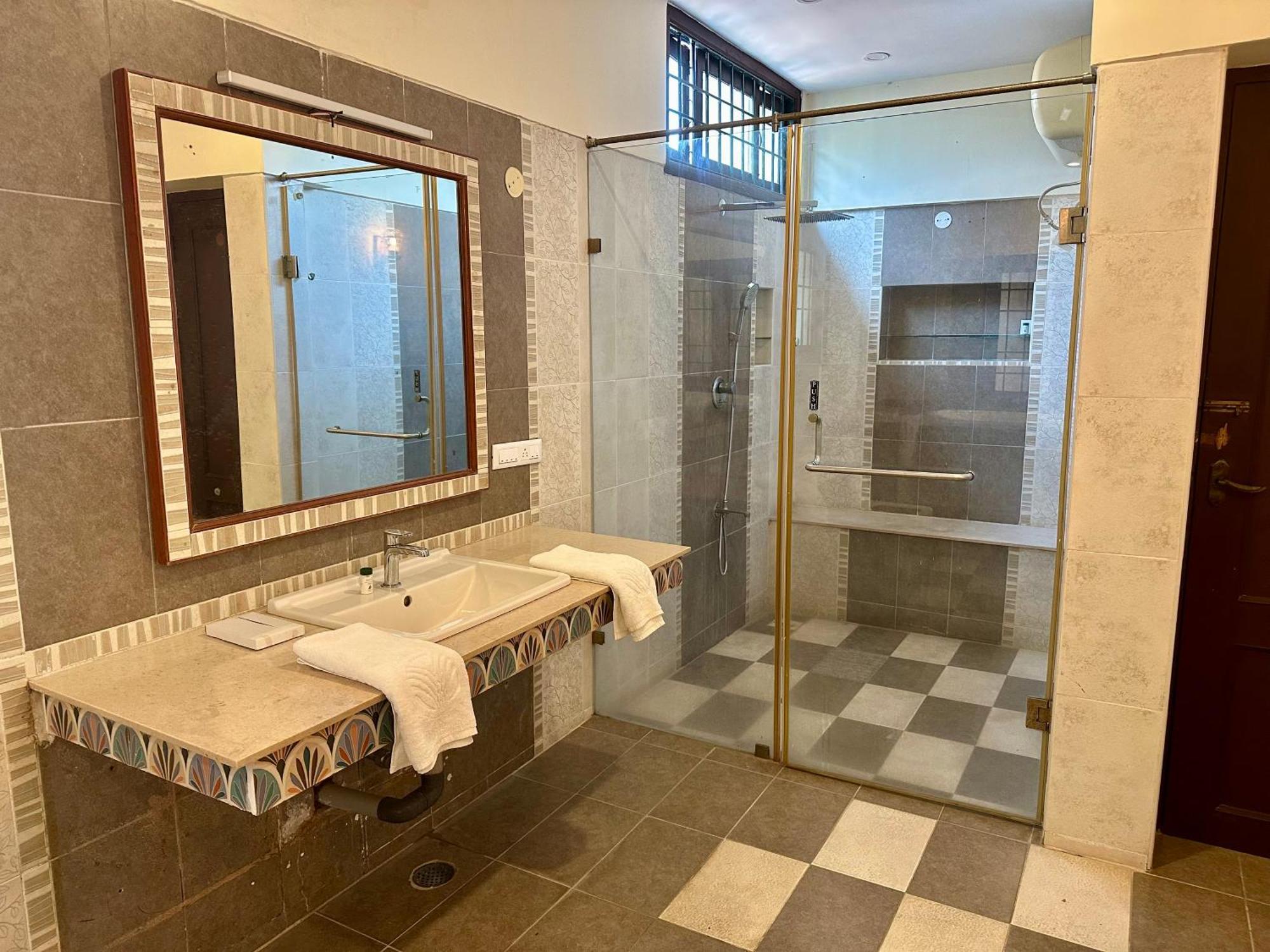Costa Verde Luxury Seafront Villa チェンナイ エクステリア 写真