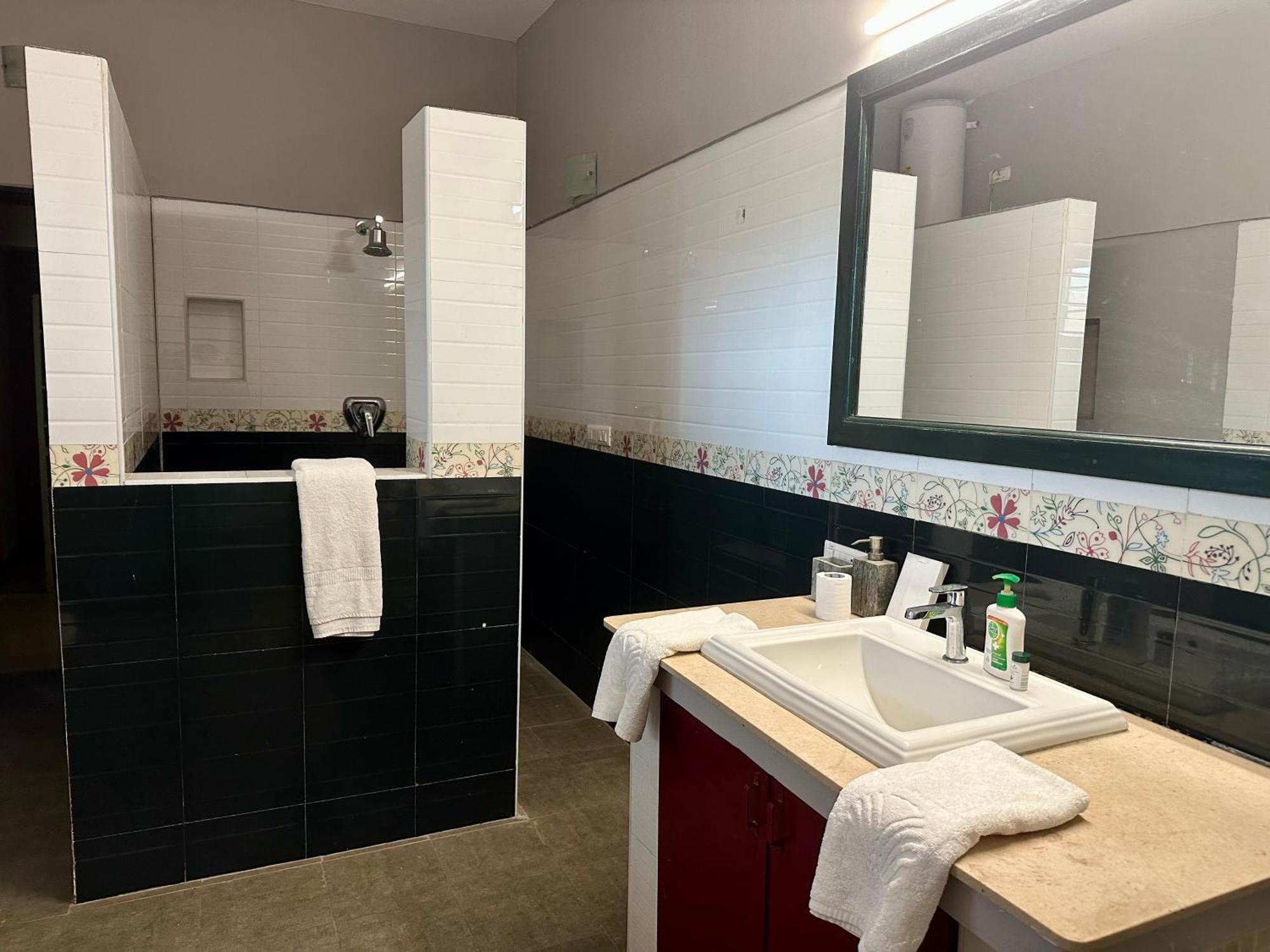 Costa Verde Luxury Seafront Villa チェンナイ エクステリア 写真